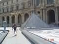 Drei Maenner Beim Louvre